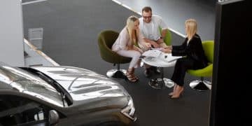 Crédito Automotriz en CO 2025: ¿Tasa Fija o Variable? Análisis y Consejos - Cover Image