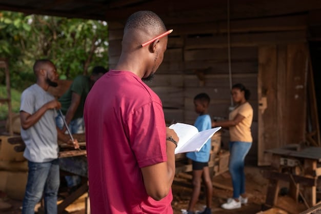 A group of people attending a workshop on how to apply for VIS housing in rural Colombia, emphasizing the importance of education and access to information.