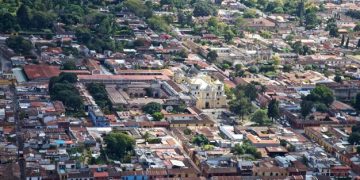 Tendencias del Mercado Inmobiliario en Colombia 2025: Impacto en tu Compra - Cover Image